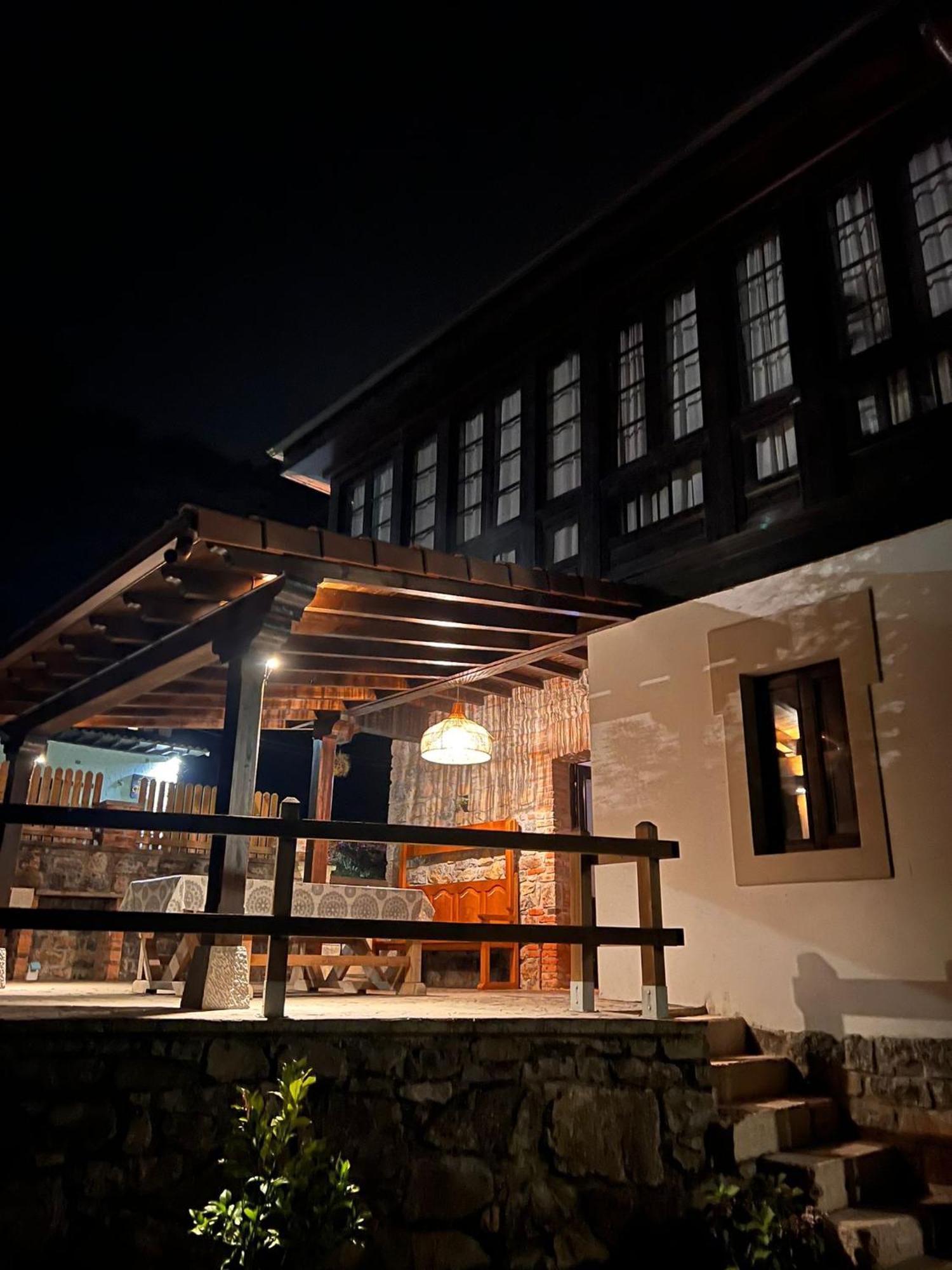 El Reinazu Cangas de Onís Exterior foto